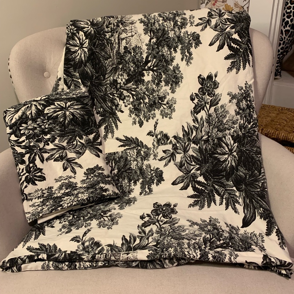 Pottery Barn Black Toile Queen Size Duvet Cover with Two Euro Shams